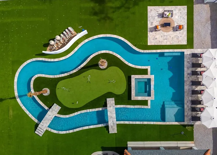 Lazy River Luxe 6 Bedroom Sleeps 16 Pickleball Hot Tub *