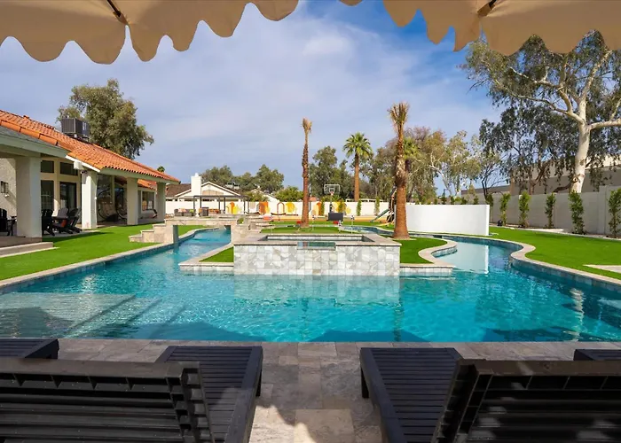 Lazy River Luxe 6 Bedroom Sleeps 16 Pickleball Hot Tub Glendale