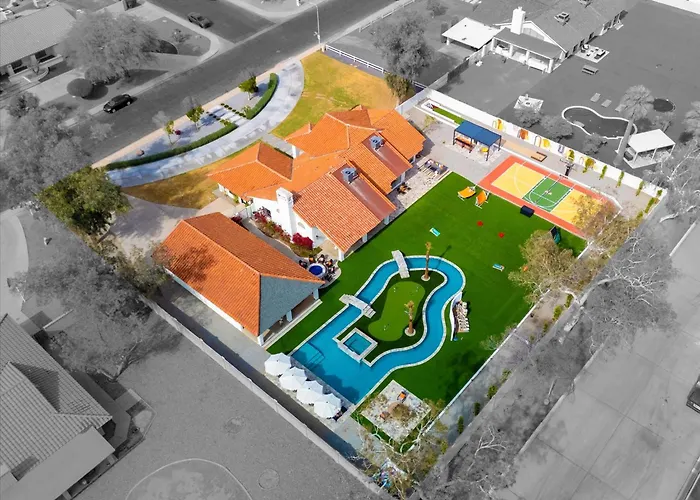 Lazy River Luxe 6 Bedroom Sleeps 16 Pickleball Hot Tub Ferienhaus *