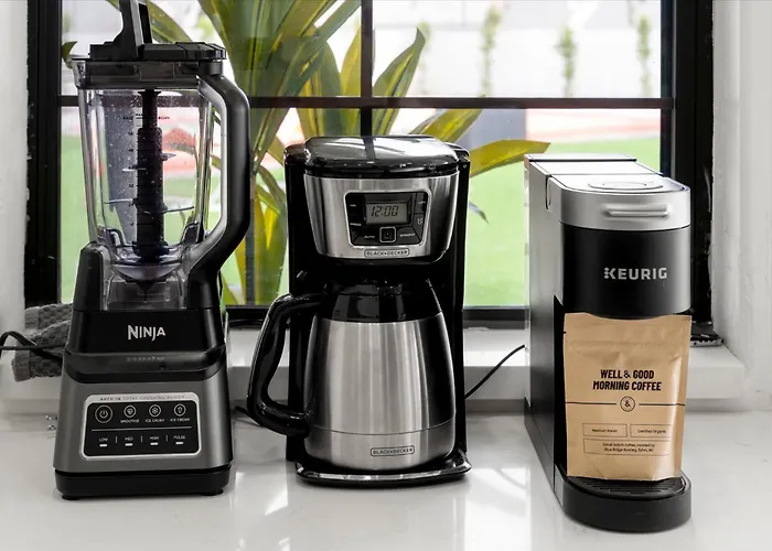 Lazy River Luxe 6 Bedroom Sleeps 16 Pickleball Hot Tub Glendale